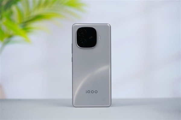 iQOO Z10 Turbo Pro跑分现身：多核性能超越骁龙8 Gen2